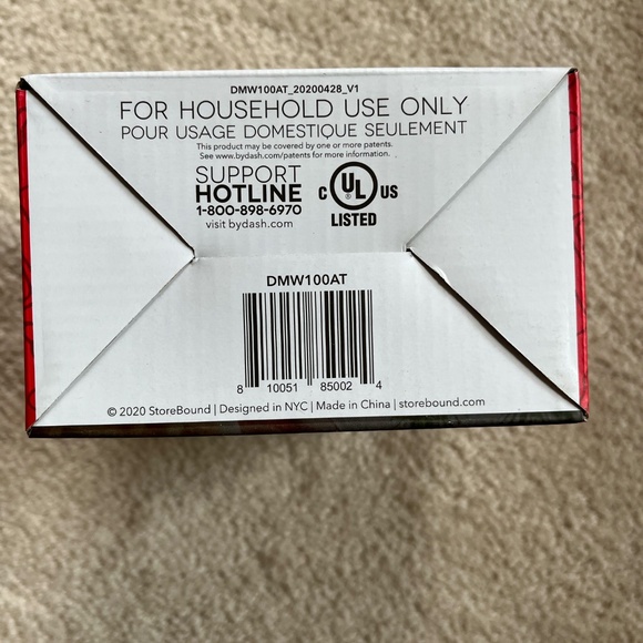 Dash Mini 4" Waffle Maker with Snowmen, Non Stick 350 Watts, Brand New! - Picture 5 of 5